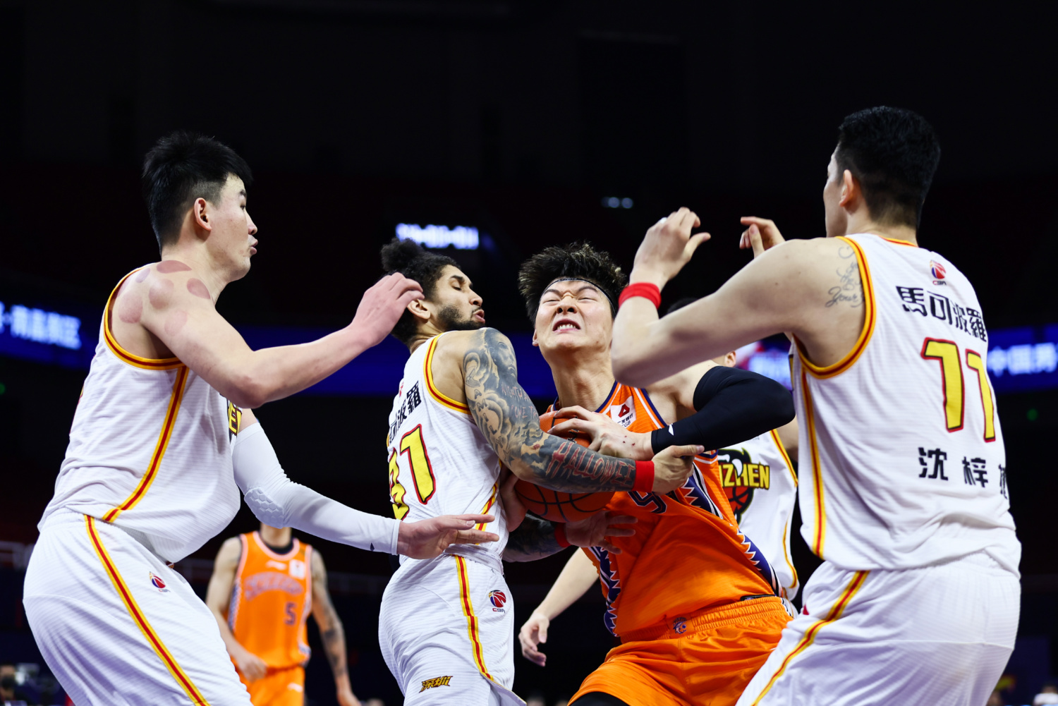 lol台服官网首页地址-英超集结日再迎强敌,上海久事篮板制胜,主帅态度:气氛紧张,更衣室氛围转暖(申花外援该如何调整)