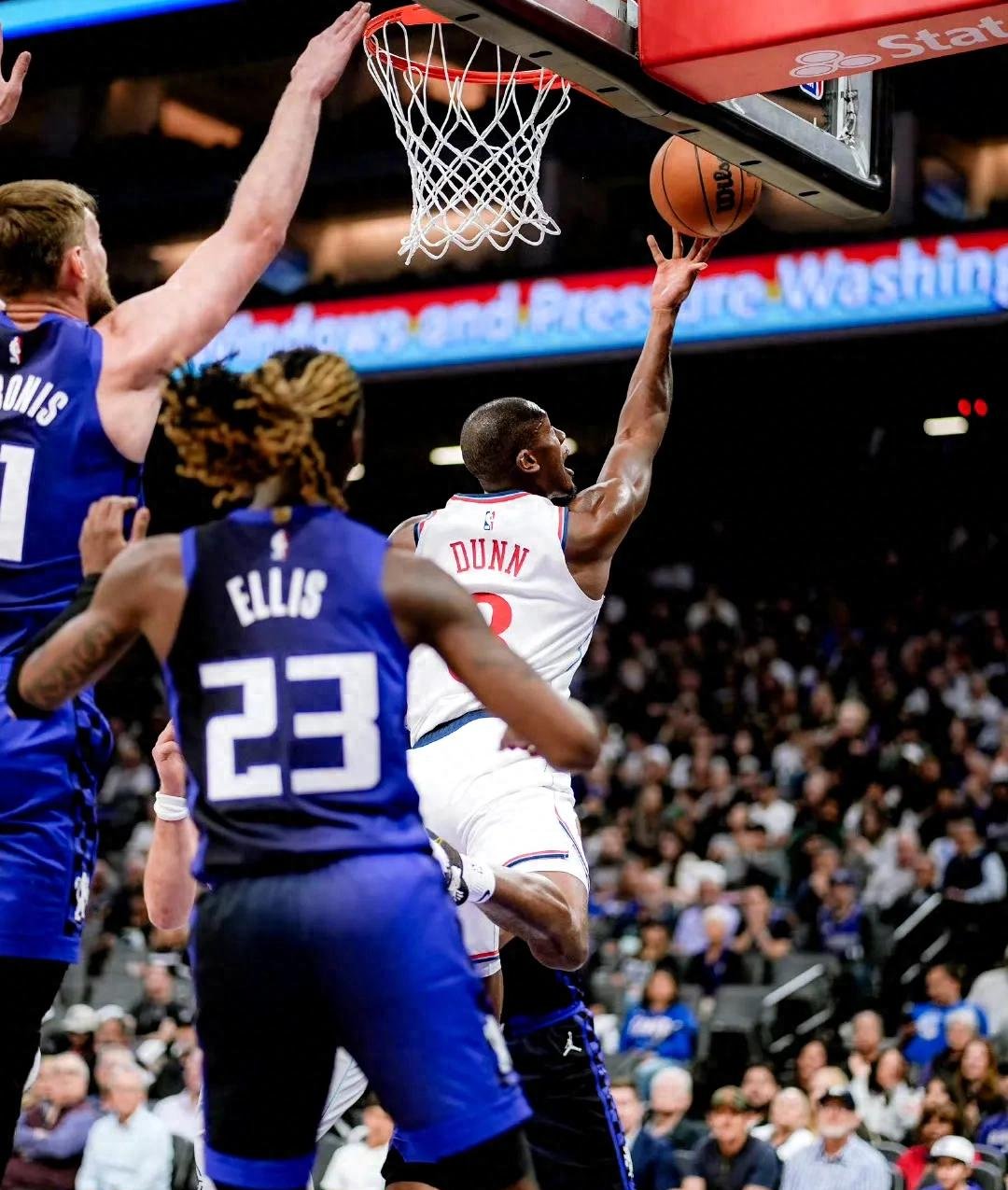 lol台服官网首页地址-NBA常规赛赛程吃紧，波特兰开拓者关键时刻外线爆发，球迷炸锅，训练强度明显提升(波特兰开拓者vs金州勇士)