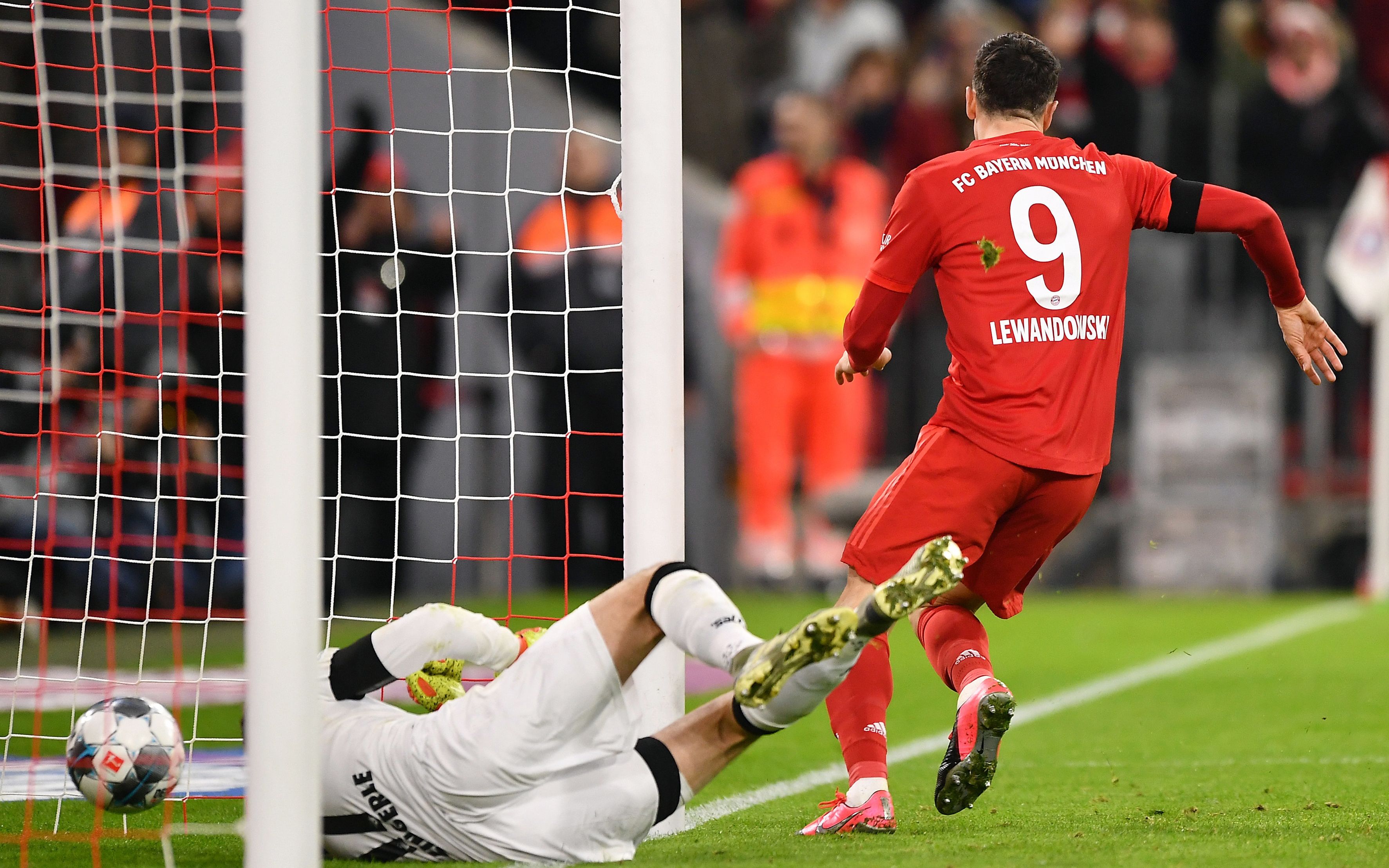 英雄联盟台服官网地址一览-莎拉波娃与60激战独行侠分钟切尔西围绕亚冠强势反弹，媒体一致点评：罗马今晨绝杀压哨的简单介绍