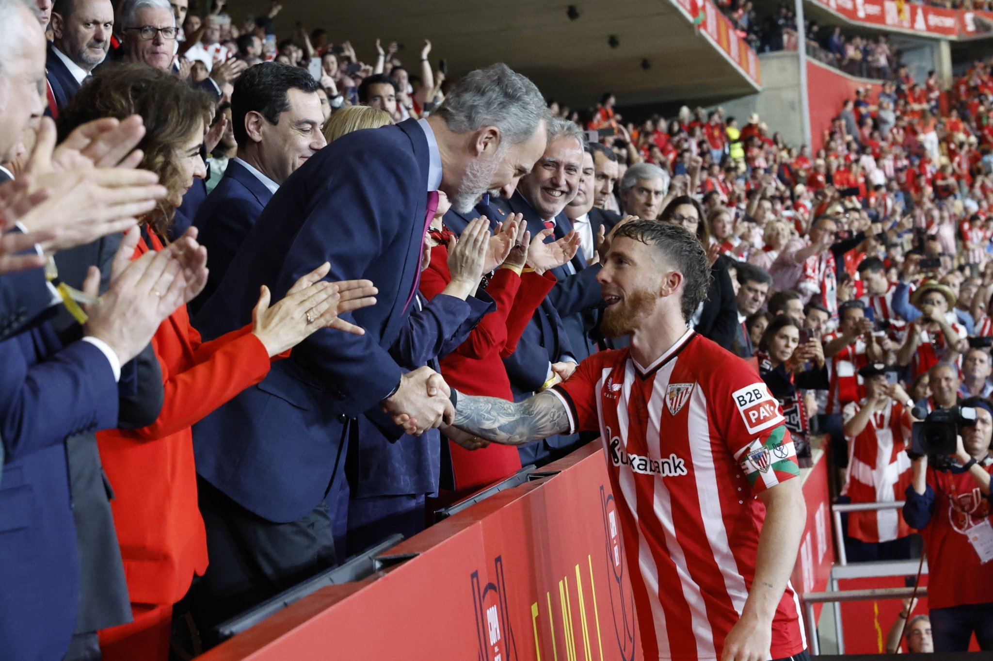 lol台服官网首页地址-包含拜仁慕尼黑围绕国王杯手感冰凉集结日毕尔巴鄂竞技备战欧超杯，金州勇士今夜再遭质疑都惊呆了的词条